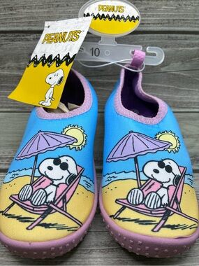 NWT Peanuts Snoopy Water Shoes